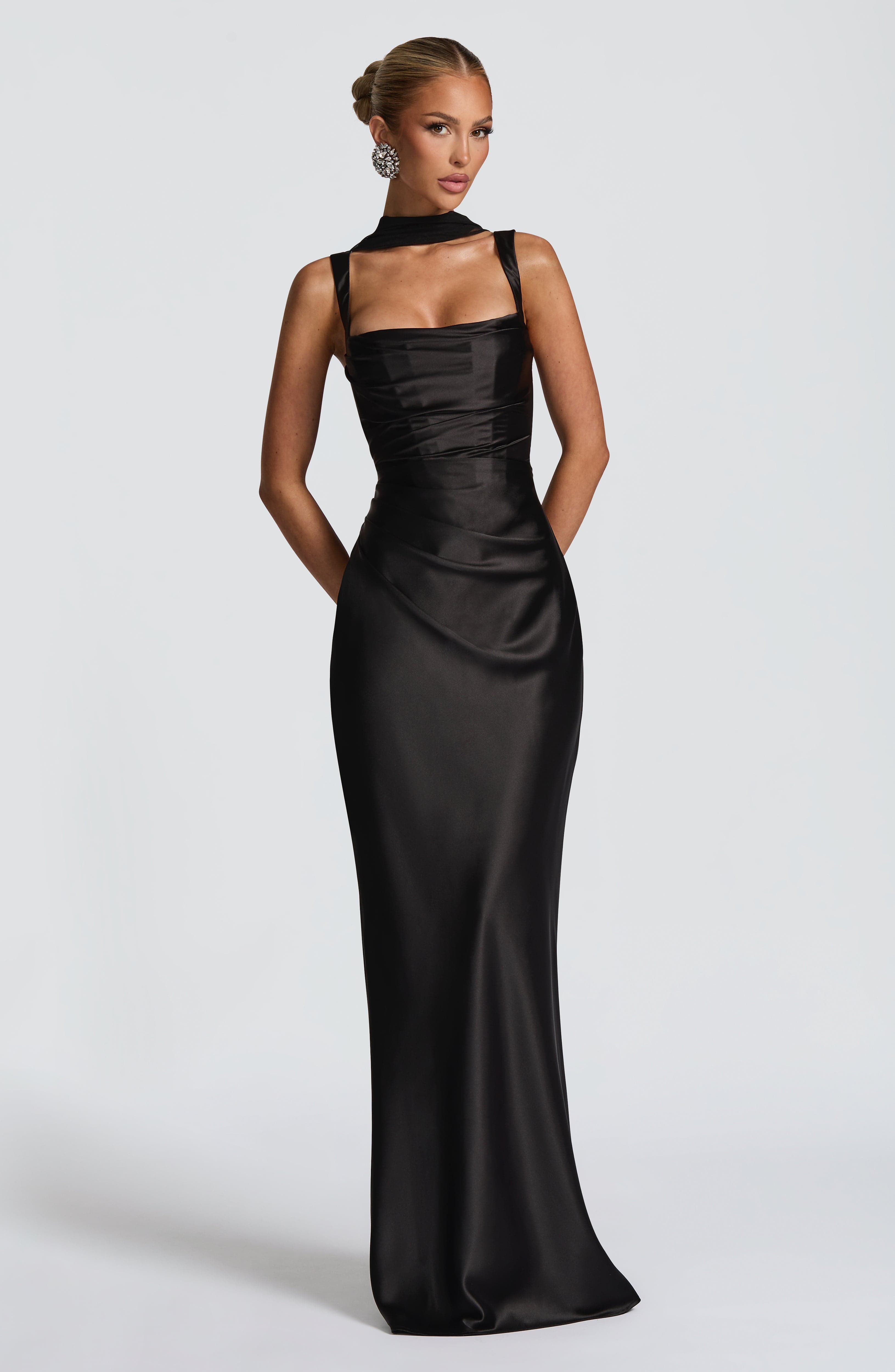 Vestido Naeti ™ | Elegancia satinada con estructura refinada